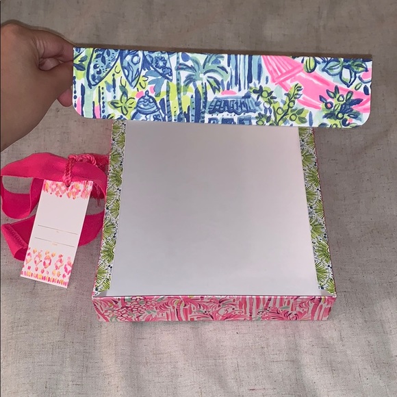 Lilly Pulitzer Gift Box With Tag - Picture 3 of 4